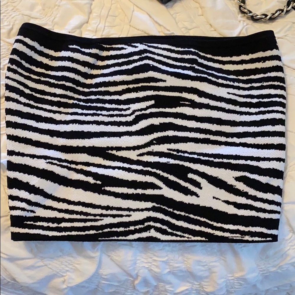 Aritzia Babaton Zebra tube top.